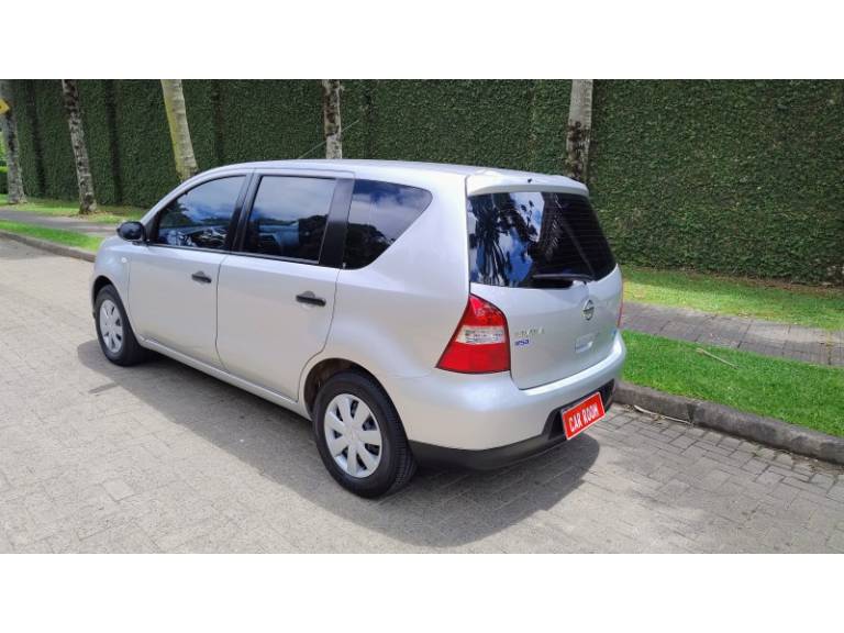 NISSAN - LIVINA - 2010/2011 - Prata - R$ 30.900,00