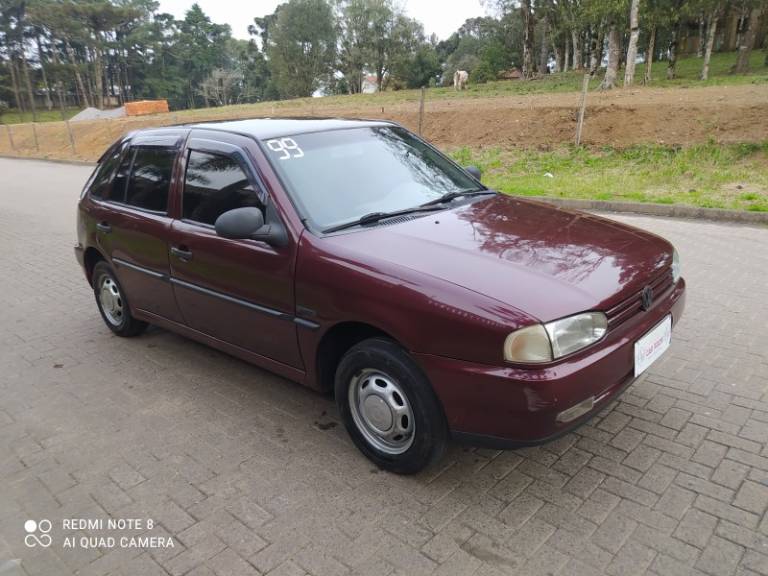 VOLKSWAGEN - GOL - 1998/1999 - Vermelha - R$ 12.900,00