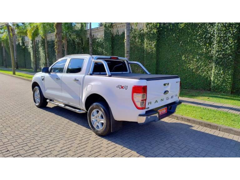 FORD - RANGER - 2015/2015 - Branca - R$ 118.900,00