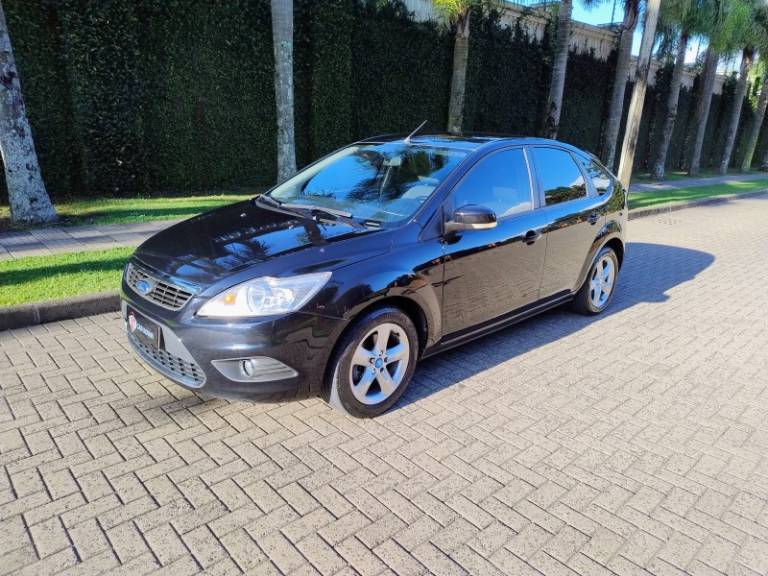 FORD - FOCUS - 2011/2012 - Preta - R$ 44.900,00