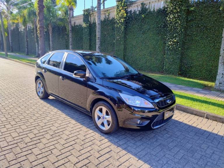 FORD - FOCUS - 2011/2012 - Preta - R$ 44.900,00