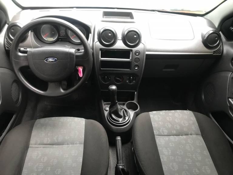 FORD - FIESTA - 2013/2014 - Vermelha - R$ 28.900,00