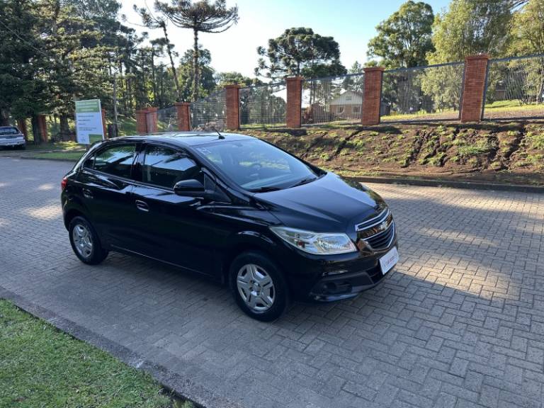 CHEVROLET - ONIX - 2014/2014 - Preta - R$ 43.900,00