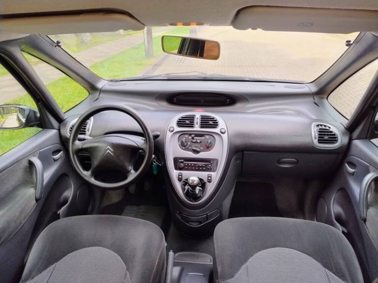 CITROËN - XSARA PICASSO - 2010/2011 - Preta - R$ 25.900,00