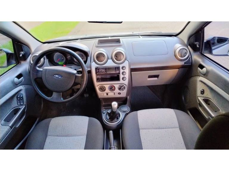 FORD - FIESTA - 2012/2013 - Prata - R$ 34.900,00