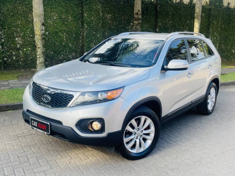 KIA MOTORS - SORENTO - 2011/2012 - Prata - R$ 63.900,00