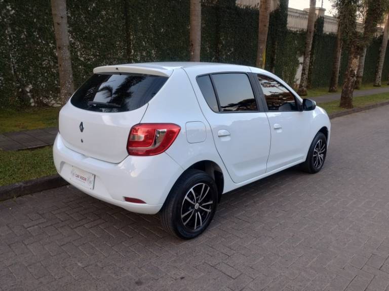 RENAULT - SANDERO - 2017/2017 - Branca - R$ 41.900,00