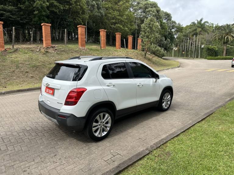 CHEVROLET - TRACKER - 2013/2014 - Branca - R$ 64.900,00