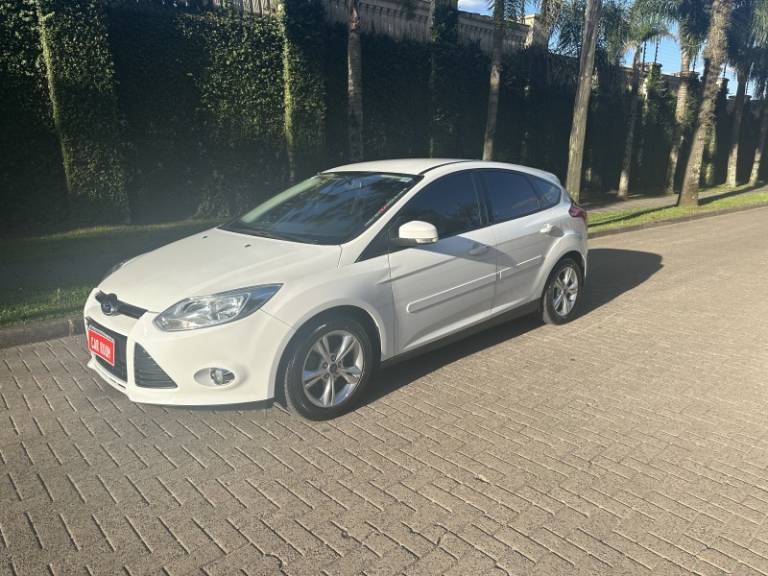 FORD - FOCUS - 2014/2014 - Branca - R$ 52.900,00