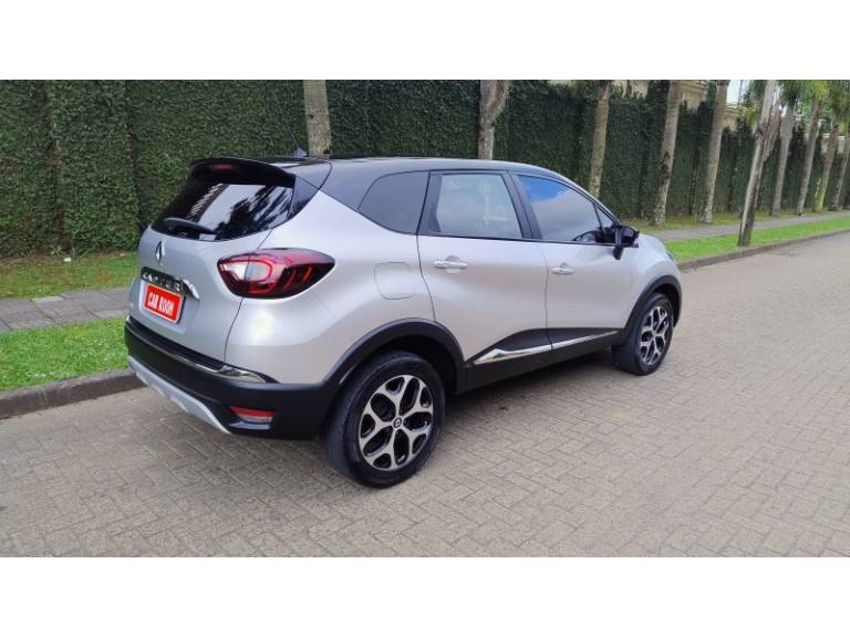 RENAULT - CAPTUR - 2018/2019 - Prata - R$ 76.900,00