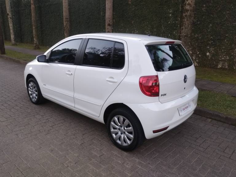 VOLKSWAGEN - FOX - 2013/2014 - Branca - R$ 41.900,00