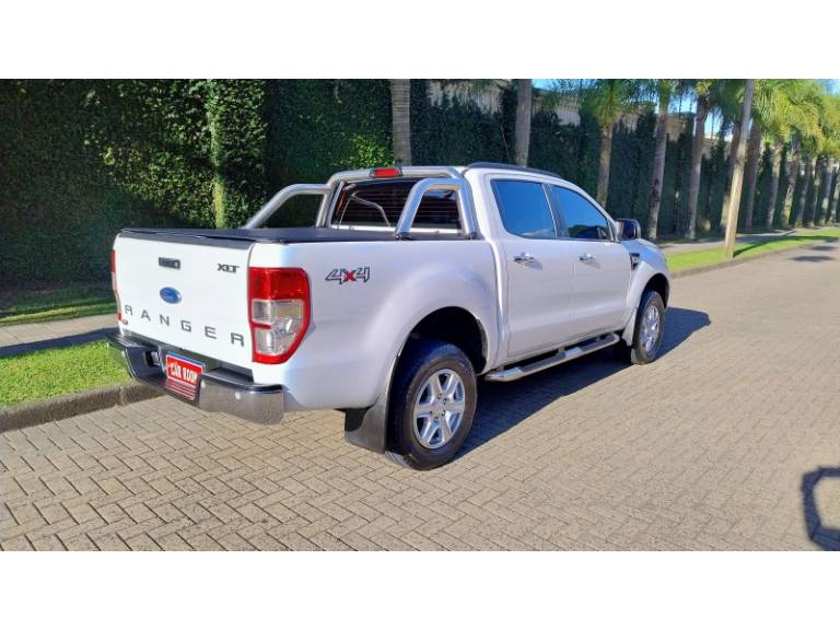 FORD - RANGER - 2015/2015 - Branca - R$ 118.900,00