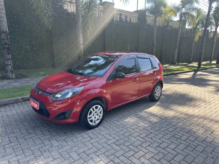 FORD - FIESTA - 2013/2014 - Vermelha - R$ 29.900,00