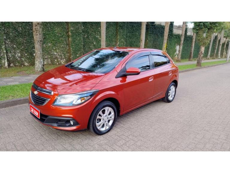 CHEVROLET - ONIX - 2014/2014 - Laranja - R$ 44.900,00